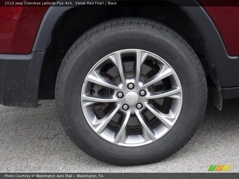Velvet Red Pearl / Black 2019 Jeep Cherokee Latitude Plus 4x4