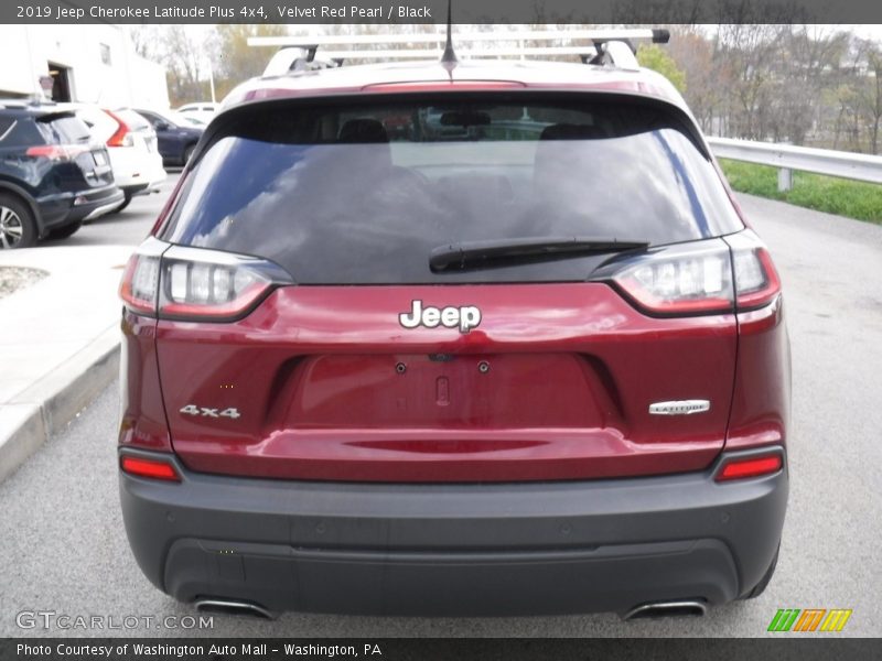 Velvet Red Pearl / Black 2019 Jeep Cherokee Latitude Plus 4x4