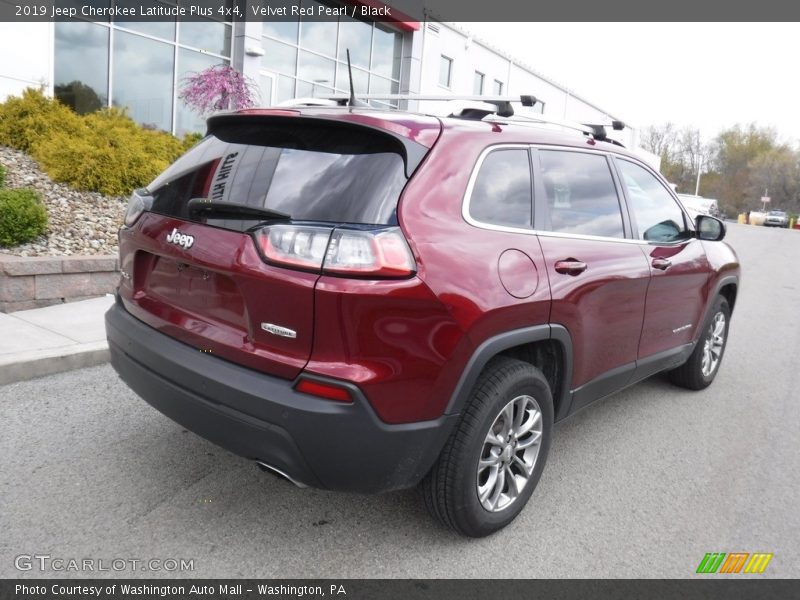 Velvet Red Pearl / Black 2019 Jeep Cherokee Latitude Plus 4x4