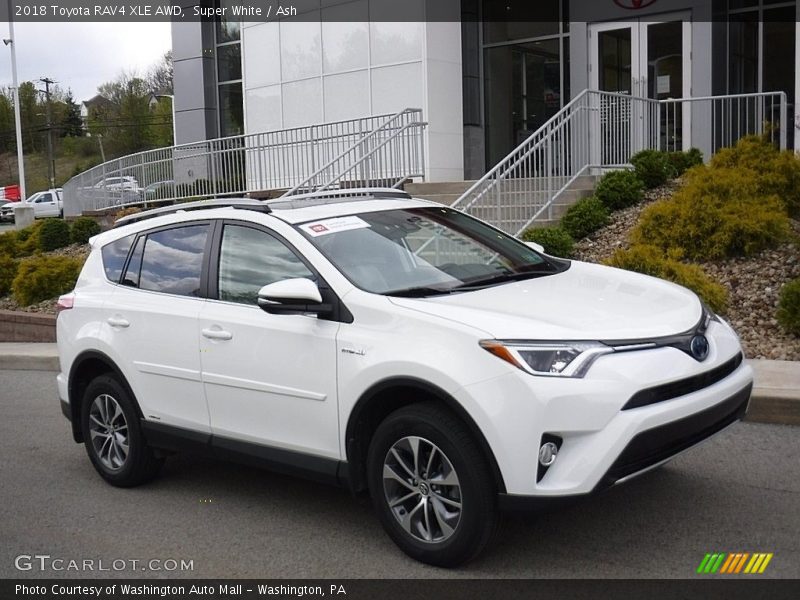 Super White / Ash 2018 Toyota RAV4 XLE AWD
