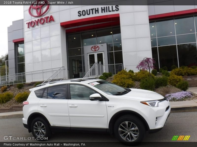 Super White / Ash 2018 Toyota RAV4 XLE AWD