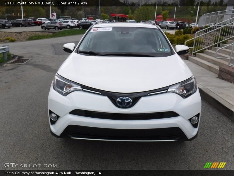 Super White / Ash 2018 Toyota RAV4 XLE AWD