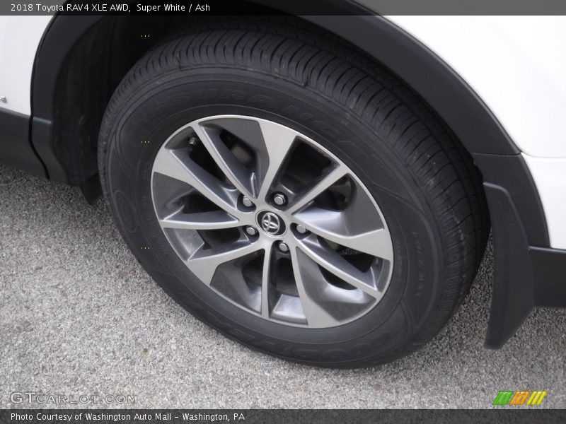 Super White / Ash 2018 Toyota RAV4 XLE AWD