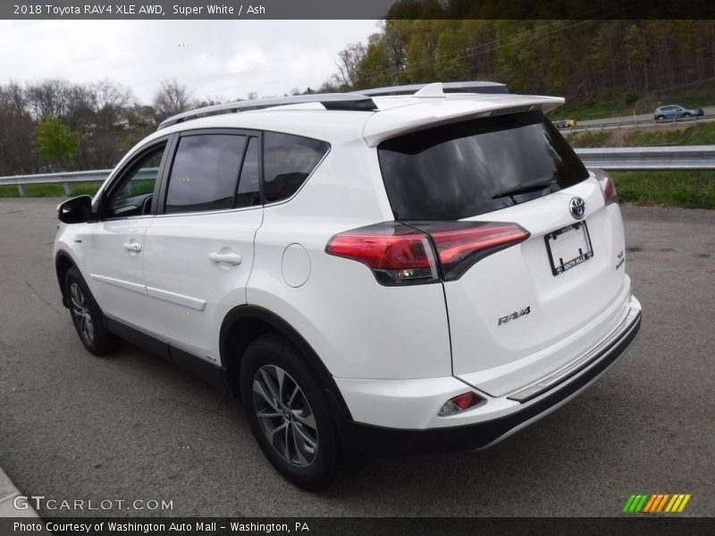 Super White / Ash 2018 Toyota RAV4 XLE AWD