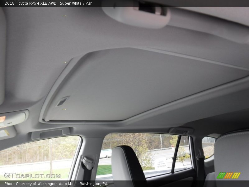 Super White / Ash 2018 Toyota RAV4 XLE AWD