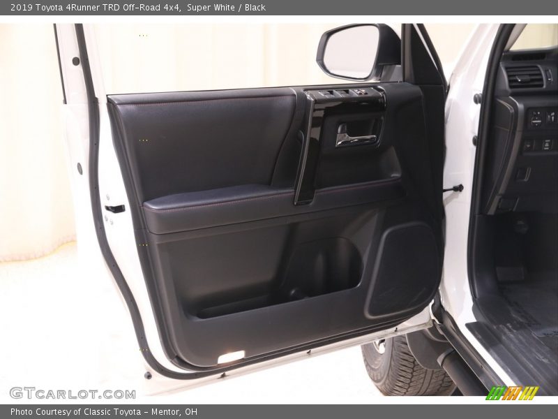Super White / Black 2019 Toyota 4Runner TRD Off-Road 4x4