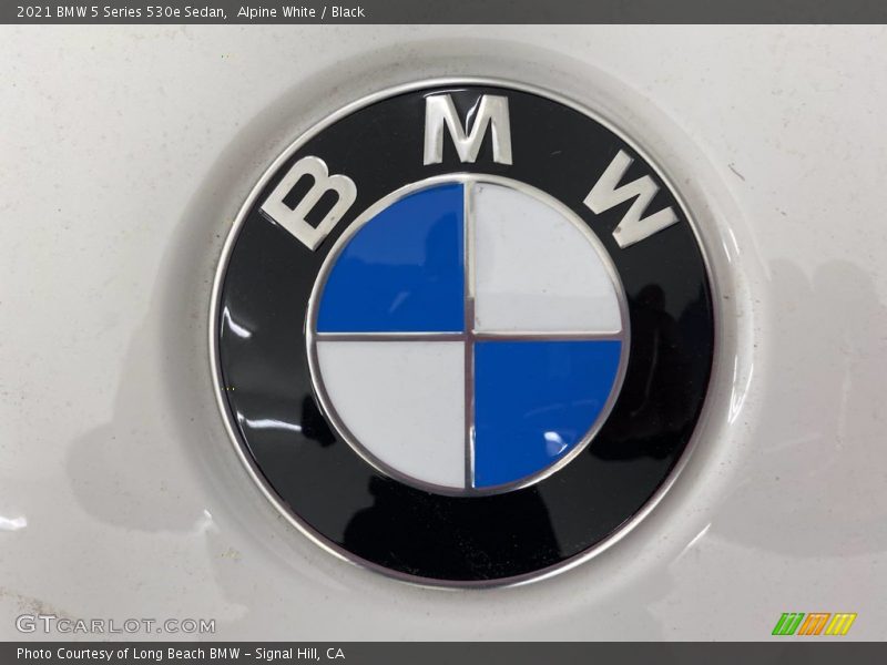 Alpine White / Black 2021 BMW 5 Series 530e Sedan