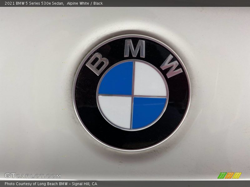 Alpine White / Black 2021 BMW 5 Series 530e Sedan