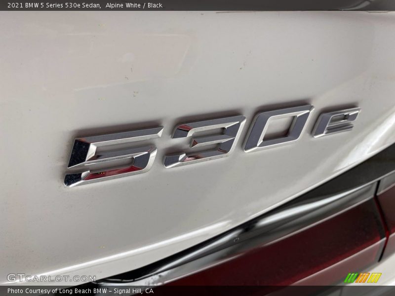 Alpine White / Black 2021 BMW 5 Series 530e Sedan