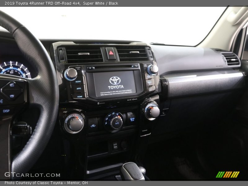 Super White / Black 2019 Toyota 4Runner TRD Off-Road 4x4