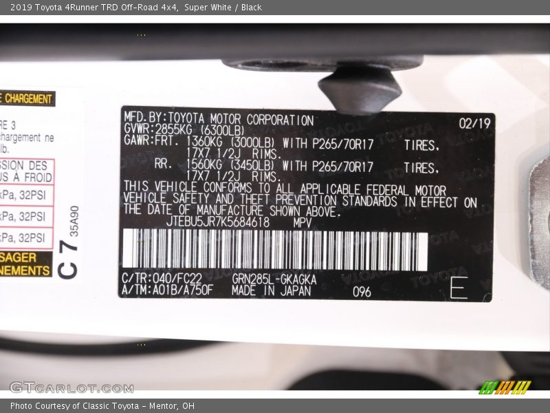 Super White / Black 2019 Toyota 4Runner TRD Off-Road 4x4