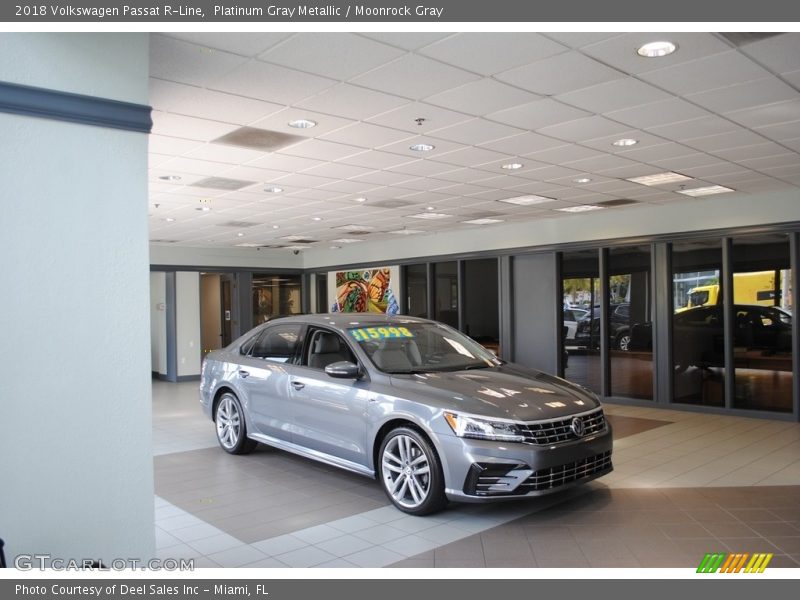 Platinum Gray Metallic / Moonrock Gray 2018 Volkswagen Passat R-Line