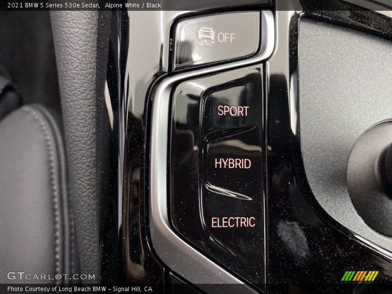 Alpine White / Black 2021 BMW 5 Series 530e Sedan