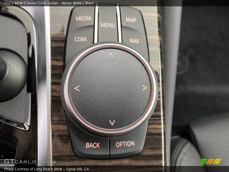Alpine White / Black 2021 BMW 5 Series 530e Sedan