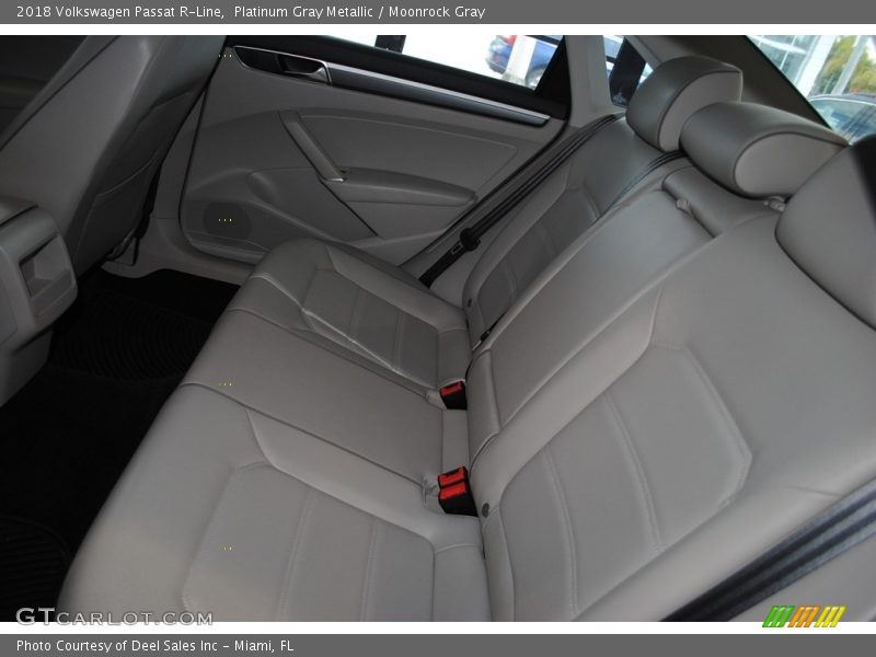 Platinum Gray Metallic / Moonrock Gray 2018 Volkswagen Passat R-Line
