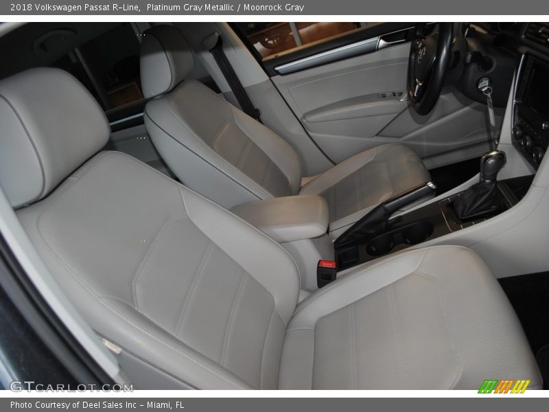 Platinum Gray Metallic / Moonrock Gray 2018 Volkswagen Passat R-Line