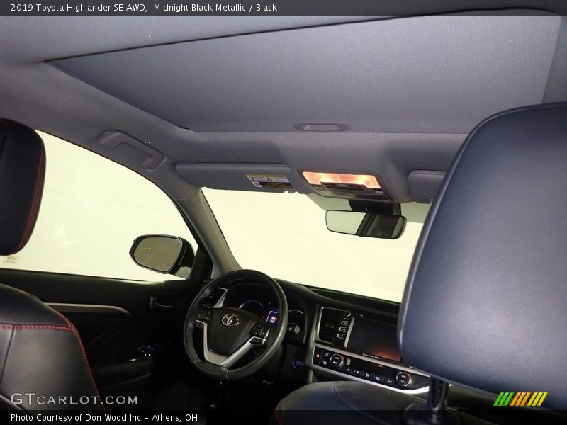 Midnight Black Metallic / Black 2019 Toyota Highlander SE AWD