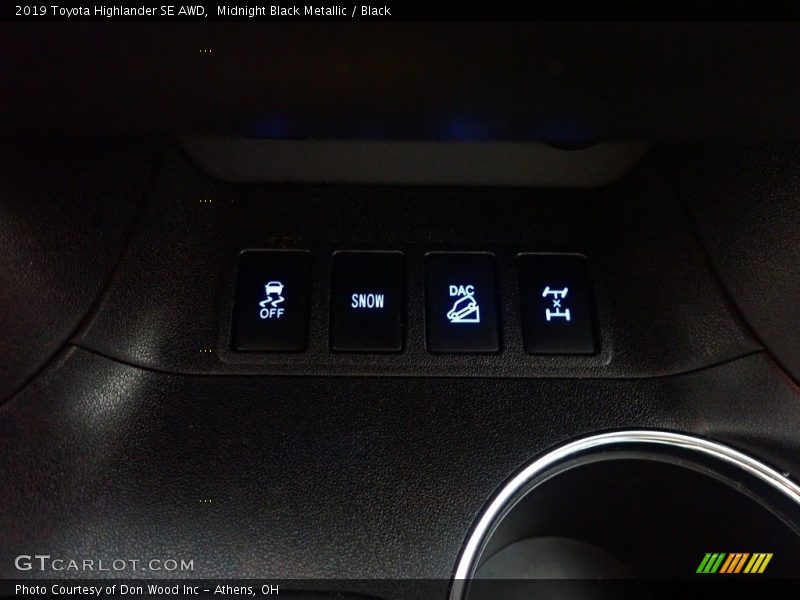 Midnight Black Metallic / Black 2019 Toyota Highlander SE AWD
