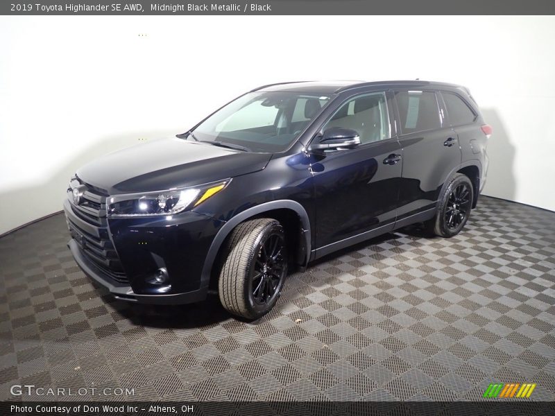Midnight Black Metallic / Black 2019 Toyota Highlander SE AWD
