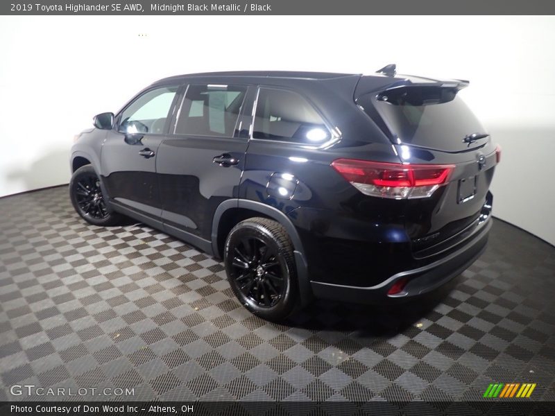 Midnight Black Metallic / Black 2019 Toyota Highlander SE AWD