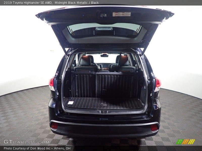 Midnight Black Metallic / Black 2019 Toyota Highlander SE AWD