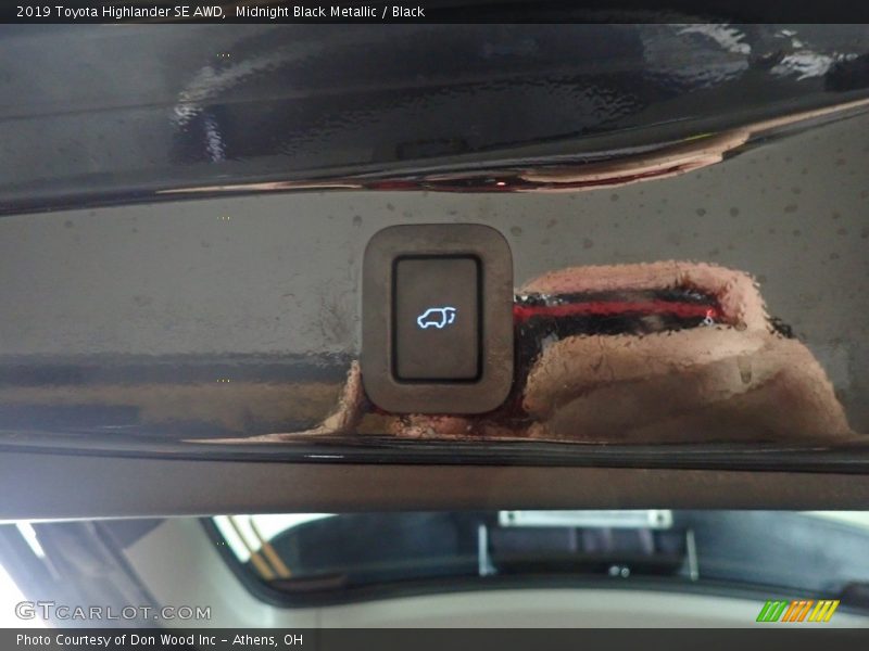 Midnight Black Metallic / Black 2019 Toyota Highlander SE AWD