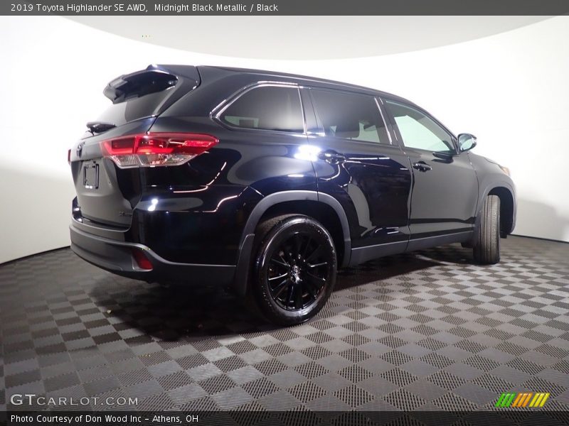 Midnight Black Metallic / Black 2019 Toyota Highlander SE AWD