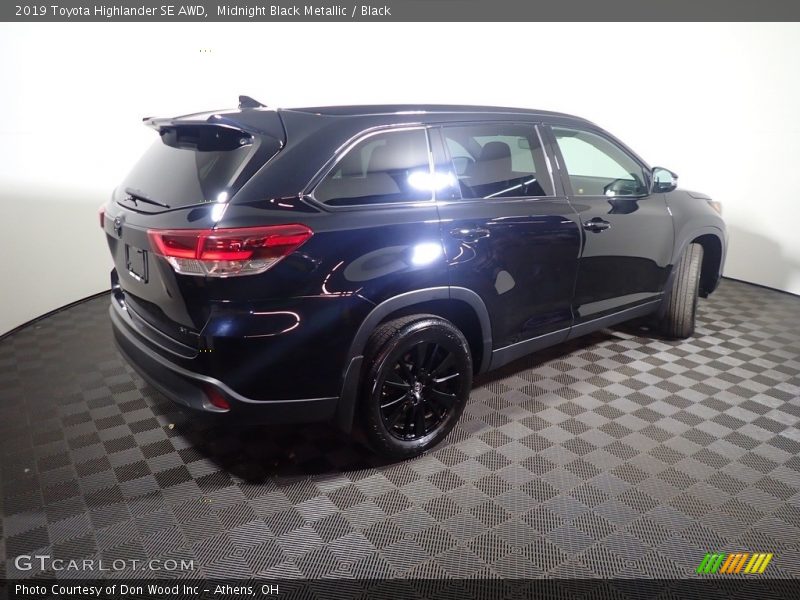 Midnight Black Metallic / Black 2019 Toyota Highlander SE AWD