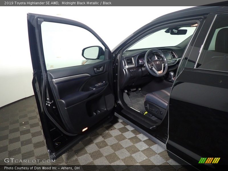 Midnight Black Metallic / Black 2019 Toyota Highlander SE AWD
