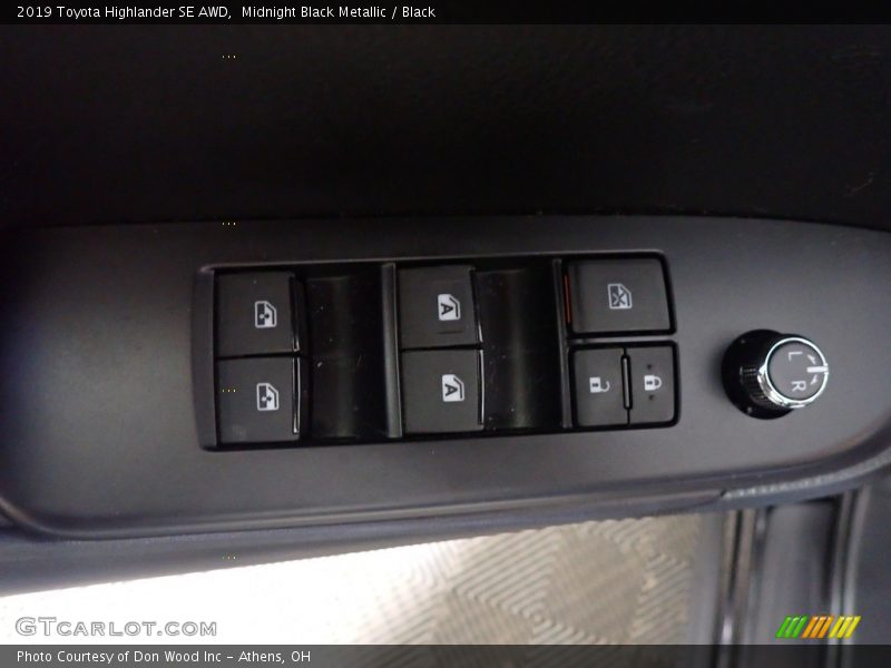 Midnight Black Metallic / Black 2019 Toyota Highlander SE AWD