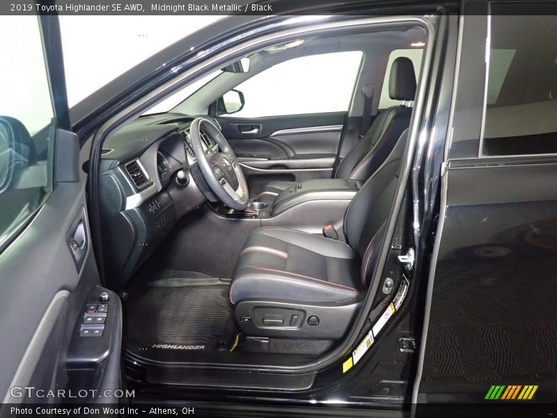 Midnight Black Metallic / Black 2019 Toyota Highlander SE AWD