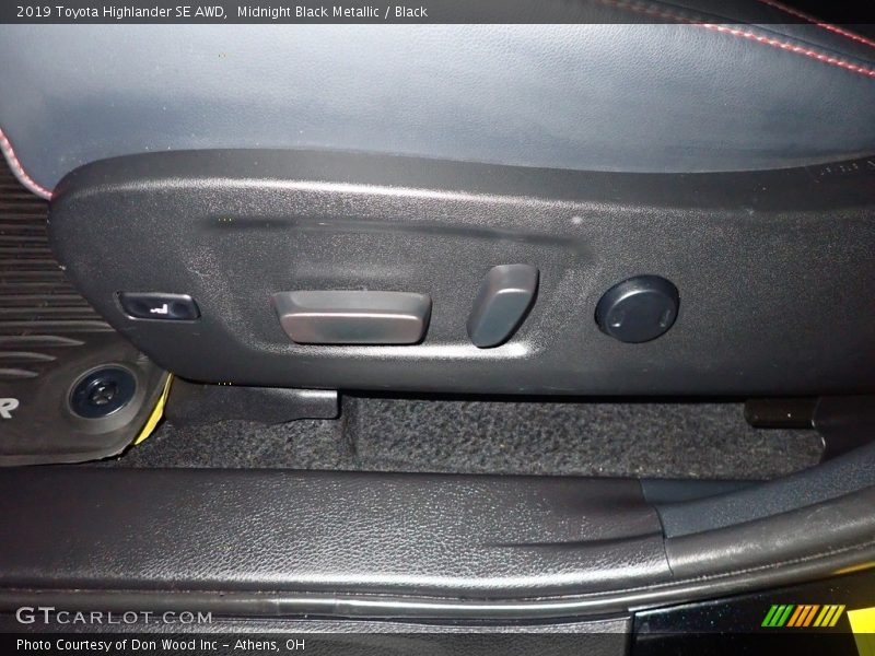 Midnight Black Metallic / Black 2019 Toyota Highlander SE AWD