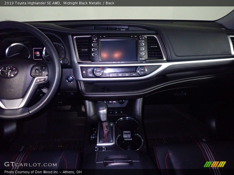 Midnight Black Metallic / Black 2019 Toyota Highlander SE AWD
