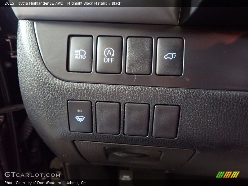 Midnight Black Metallic / Black 2019 Toyota Highlander SE AWD