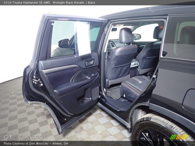 Midnight Black Metallic / Black 2019 Toyota Highlander SE AWD