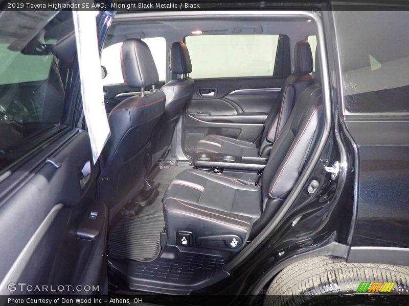 Midnight Black Metallic / Black 2019 Toyota Highlander SE AWD