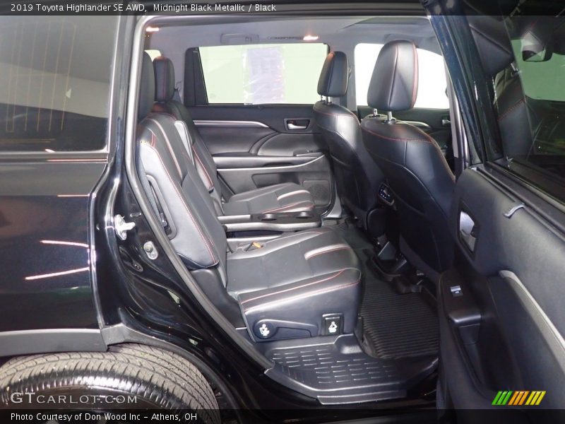 Midnight Black Metallic / Black 2019 Toyota Highlander SE AWD