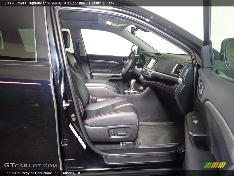Midnight Black Metallic / Black 2019 Toyota Highlander SE AWD
