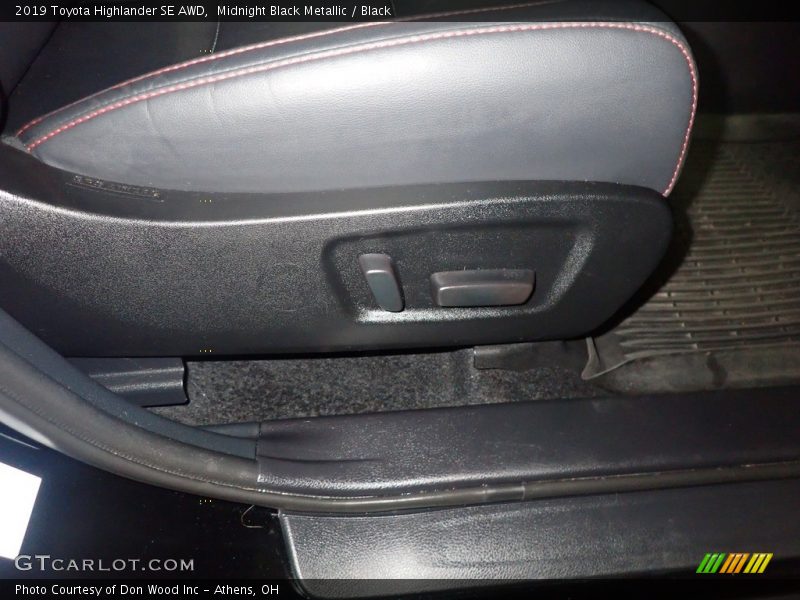 Midnight Black Metallic / Black 2019 Toyota Highlander SE AWD
