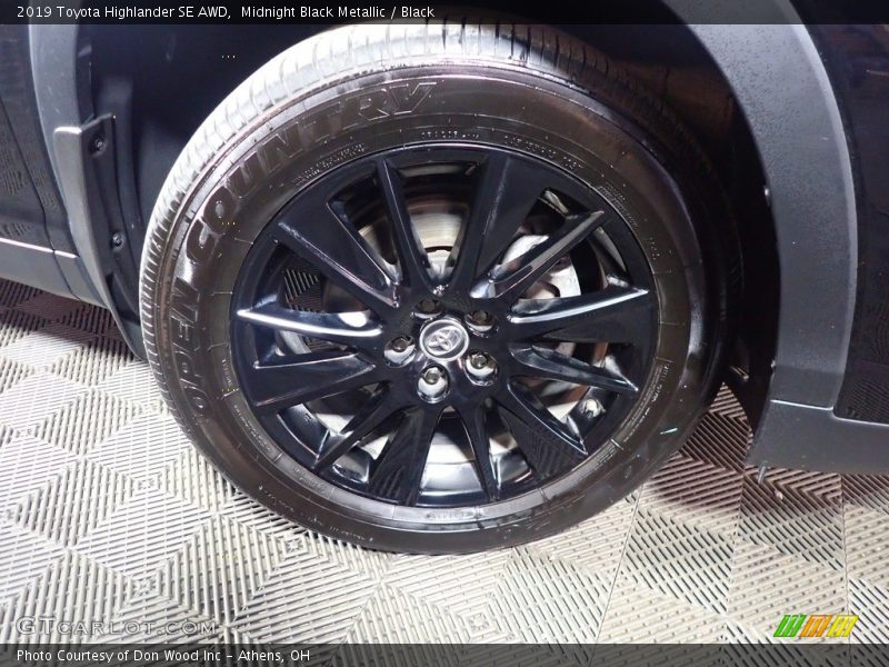 Midnight Black Metallic / Black 2019 Toyota Highlander SE AWD