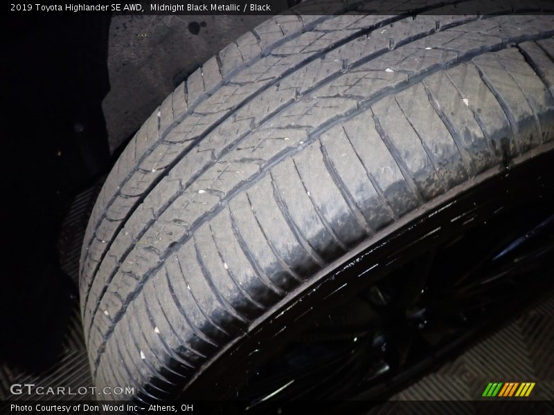 Midnight Black Metallic / Black 2019 Toyota Highlander SE AWD