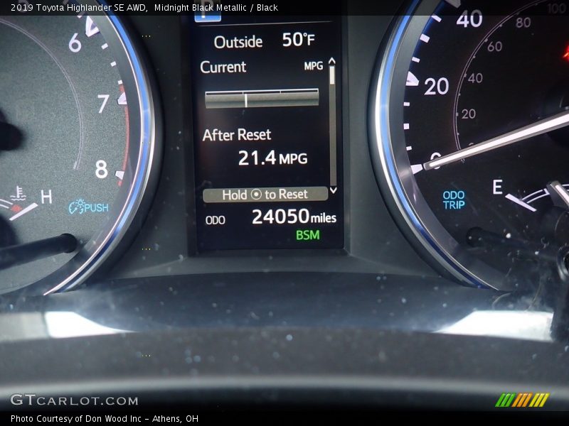 Midnight Black Metallic / Black 2019 Toyota Highlander SE AWD