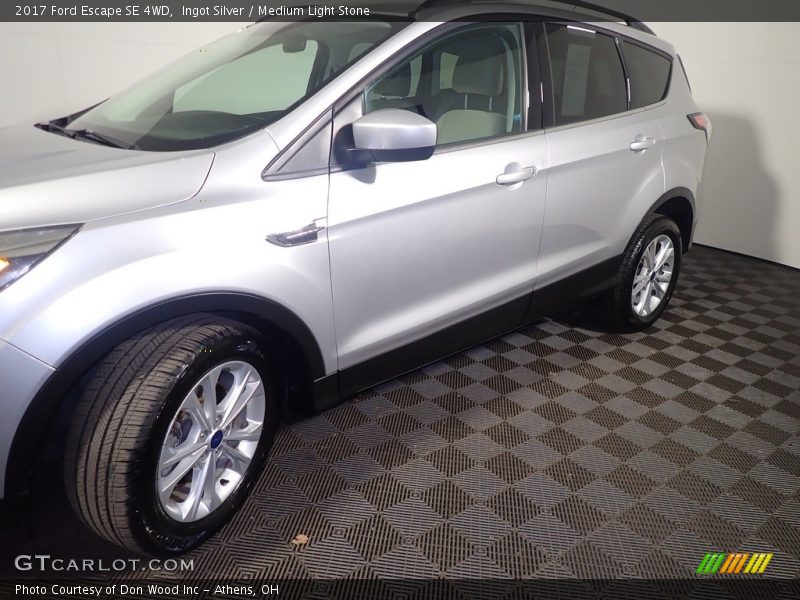 Ingot Silver / Medium Light Stone 2017 Ford Escape SE 4WD