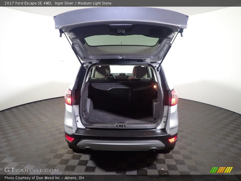 Ingot Silver / Medium Light Stone 2017 Ford Escape SE 4WD