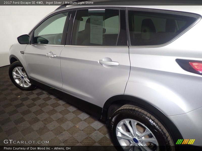 Ingot Silver / Medium Light Stone 2017 Ford Escape SE 4WD