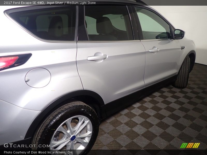 Ingot Silver / Medium Light Stone 2017 Ford Escape SE 4WD