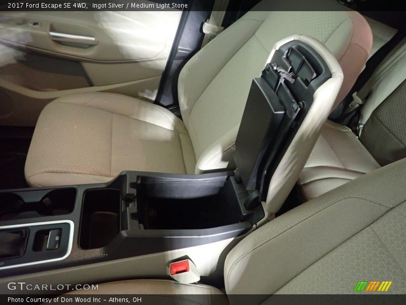 Ingot Silver / Medium Light Stone 2017 Ford Escape SE 4WD