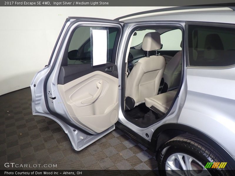 Ingot Silver / Medium Light Stone 2017 Ford Escape SE 4WD