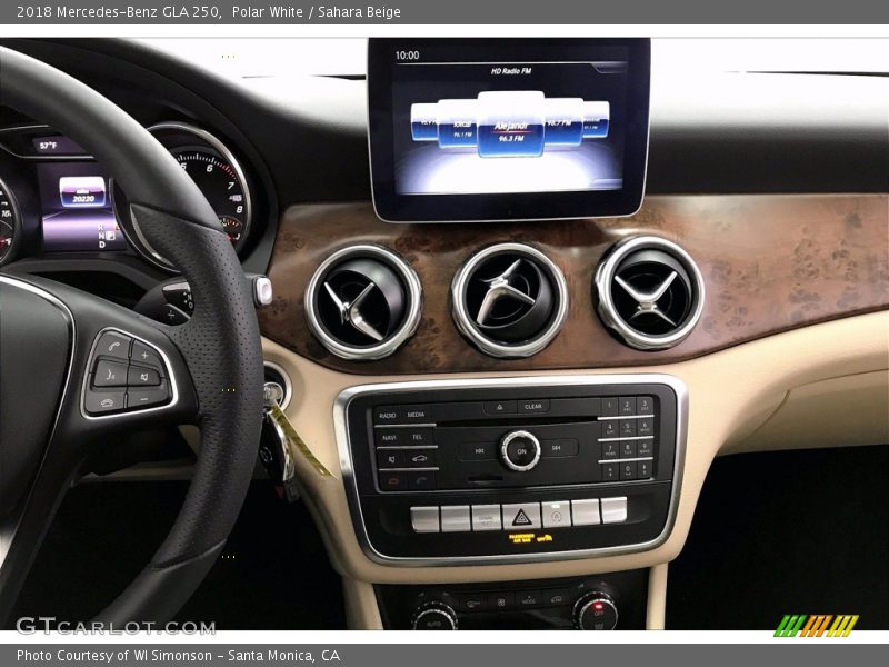 Polar White / Sahara Beige 2018 Mercedes-Benz GLA 250