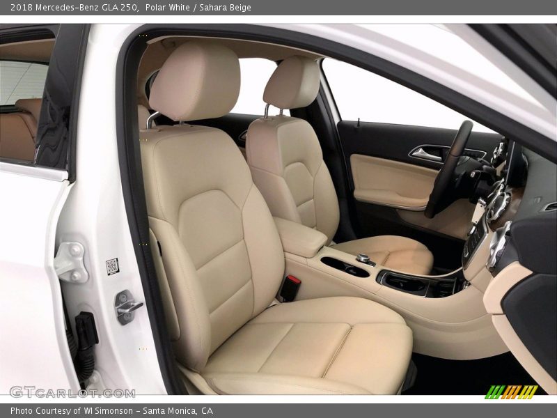 Polar White / Sahara Beige 2018 Mercedes-Benz GLA 250